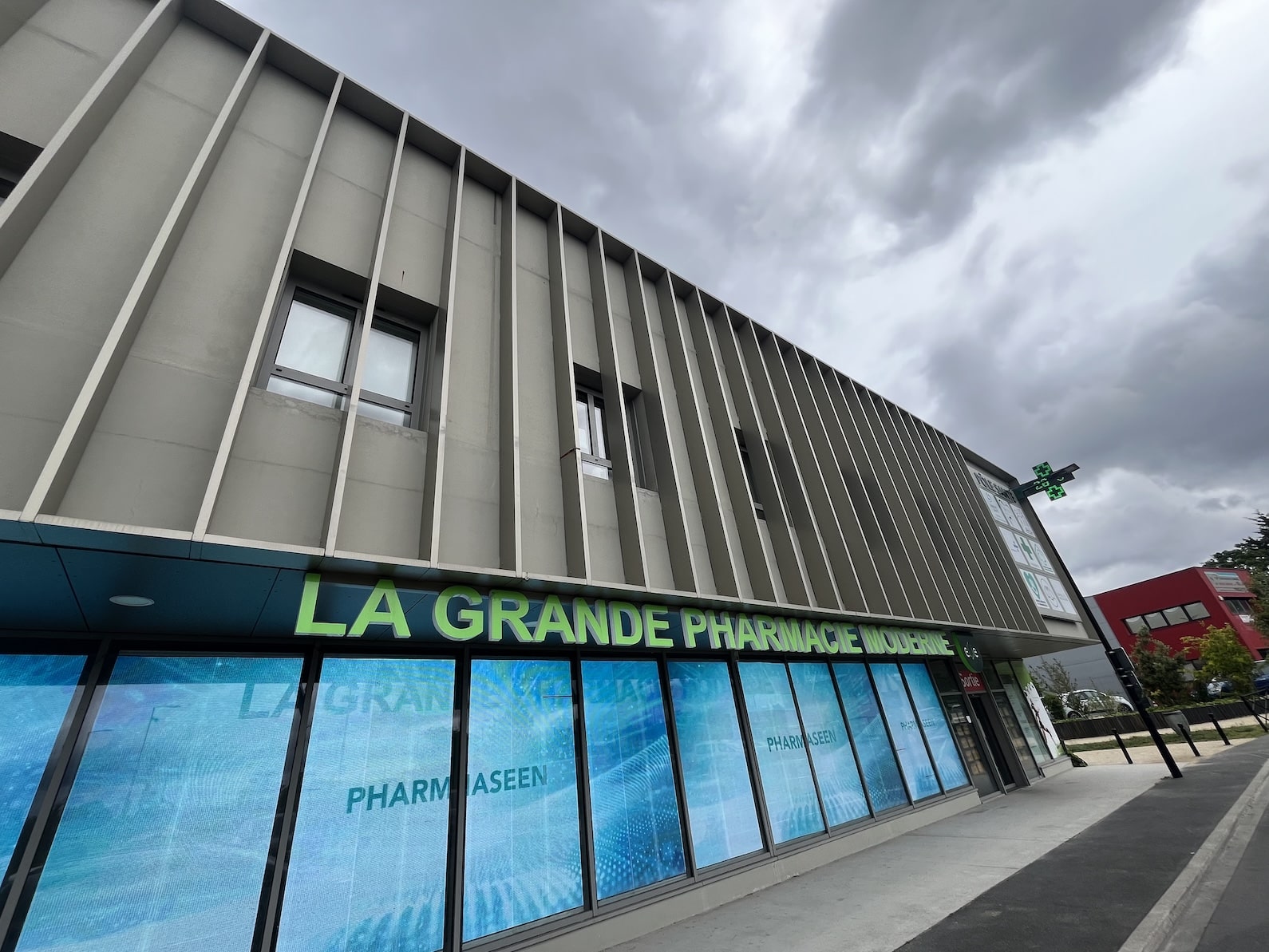 Grande Pharmacie Moderne 16-min